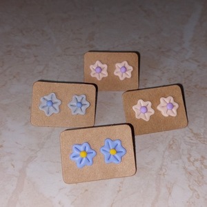 Σκουλαρίκια χειροποίητα, λουλούδια, μικρά, ματ, από πολυμερικό πηλό και ατσάλι, λιλά/ κίτρινα/ μπεζ κ.α. (μάκρος και πλάτος περίπου 1εκ.) - πηλός, λουλούδι, καρφωτά, μικρά, ατσάλι - 2