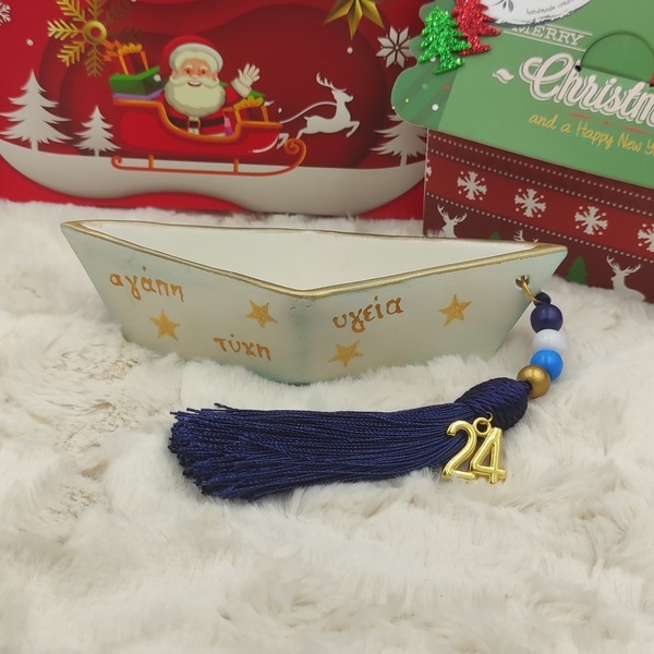 Βάρκα-γούρι κεραμική, λευκή 16Χ4,3cm, με αστεράκια, ευχές, φούντα, χάντρες και μεταλλικό στοιχείο 2024 - πηλός, καραβάκι, χριστουγεννιάτικα δώρα, γούρια - 5