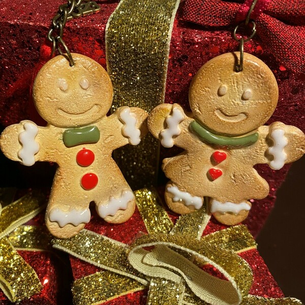 Χριστουγεννιάτικα γούρια μπρελόκ gingerbread αγόρι/κορίτσι από πολυμερικό πηλό - πηλός, ζευγάρια, χριστουγεννιάτικα δώρα, γούρια, σπιτιού - 2