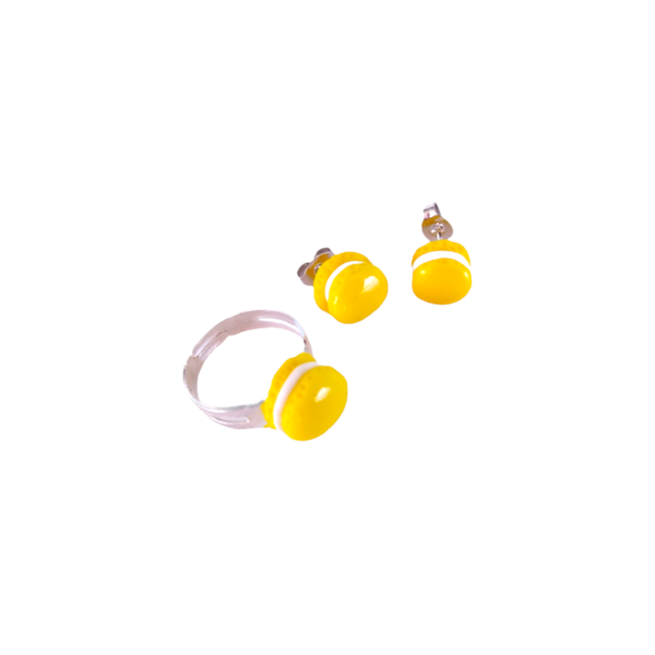 Παιδικό σετ σκουλαρίκια και αυξομειούμενο δαχτυλίδι macarons κίτρινα με πολυμερικό πηλό / μικρά / ασημί μεταλλικά καρφάκια / Twice Treasured - πηλός, cute, καρφωτά, γλυκά, παιδικά σκουλαρίκια