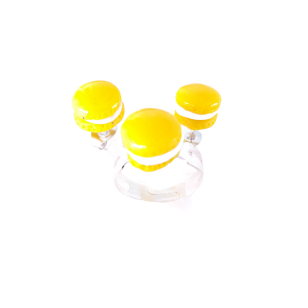 Παιδικό σετ σκουλαρίκια και αυξομειούμενο δαχτυλίδι macarons κίτρινα με πολυμερικό πηλό / μικρά / ασημί μεταλλικά καρφάκια / Twice Treasured - πηλός, cute, καρφωτά, γλυκά, παιδικά σκουλαρίκια - 2