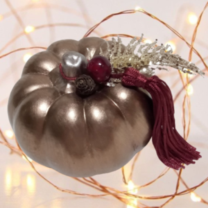 Κεραμική κολοκύθα - Γούρι με μπορντό φούντα (8,5 χ 7,5 εκ.) - πηλός, νονά, χριστουγεννιάτικα δώρα, κολοκύθα, γούρια - 5