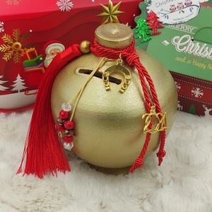 Χειροποίητο γούρι 2024 πήλινος χρυσός κουμπαράς 13Χ11cm με κόκκινη φούντα, κρυσταλλάκια και μεταλλικό πέταλο - πηλός, κουμπαράδες, χριστουγεννιάτικα δώρα, γούρια - 4