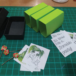 Πρωτότυπο δώρο Χιουμοριστική 3D ευχετήρια κάρτα σπιρτόκουτο για zombie party 5.3x3.5x1.7 - πρωτότυπα δώρα, γενική χρήση, ευχετήριες κάρτες - 5