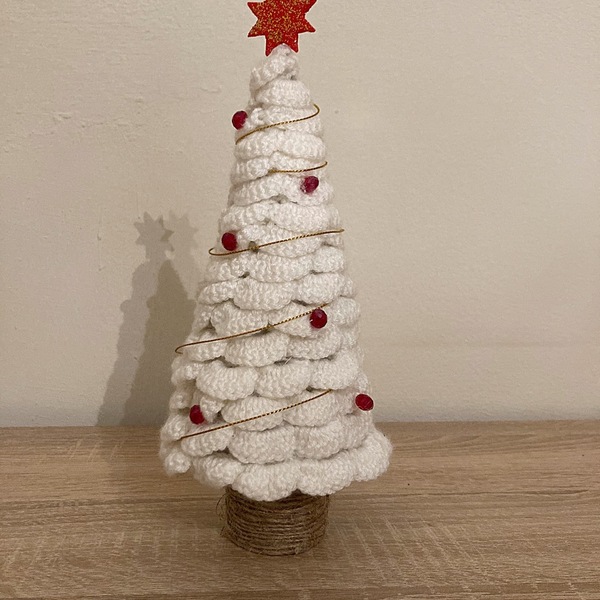 Πλεκτό χριστουγεννιάτικο δέντρο - νήμα, χαρτί, πηλός, στολίδια, δέντρο