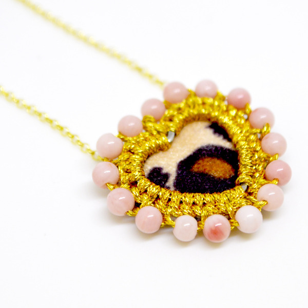 Κολιέ λεοπάρ βελούδινη κεντητή καρδιά χρυσοκλωστή ροζ κοράλλι - ημιπολύτιμες πέτρες, charms, ασήμι 925, καρδιά, boho - 2