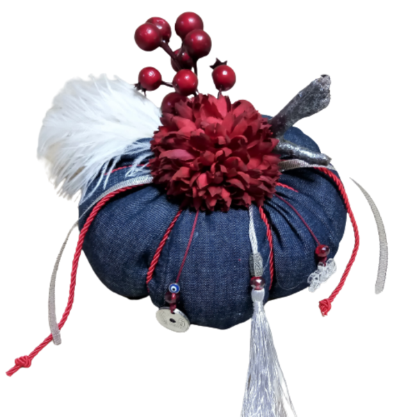 Πρωτότυπη χειροποίητη κολοκύθα - Γούρι από μαλακό τζίν ύφασμα σε μπλε χρώμα με κόκκινο λουλούδι ( Διάσταση 15 χ 12 εκ.) - ύφασμα, χειροποίητα, χριστουγεννιάτικα δώρα, κολοκύθα, γούρια - 3