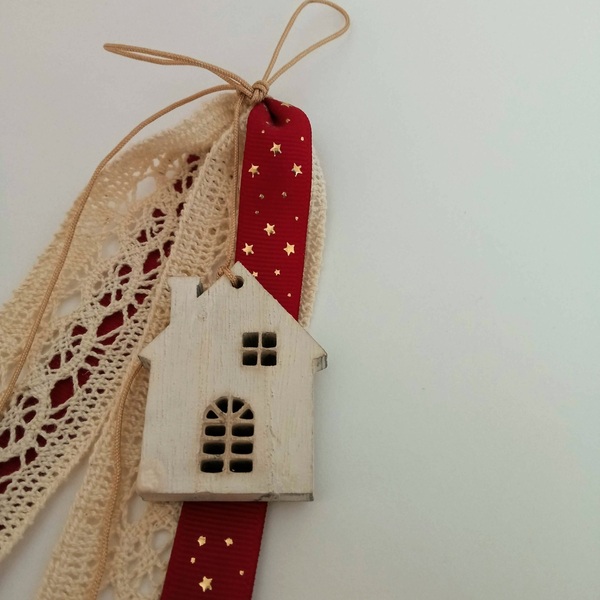 Χριστουγεννιάτικο στολίδι-γούρι, με ξύλινο σπιτάκι - ξύλο, δαντέλα, σπίτι, χριστουγεννιάτικα δώρα, γούρια - 2
