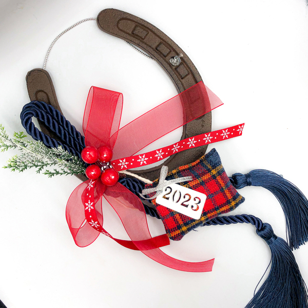 Γούρι 2023 - Σιδερένιο πέταλο με χριστουγεννιάτικη διακόσμηση. - Διαστάσεις: 15,5*14 εκ. - μέταλλο, χριστουγεννιάτικα δώρα, γούρια - 3
