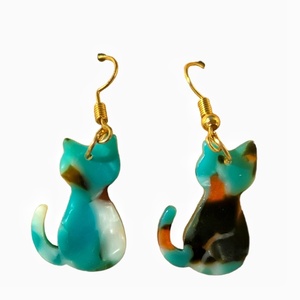 Κρεμαστά σκουλαρίκια σε σχήμα γάτας πολύχρωμα με κούμπωμα γάντζο. - πλαστικό, γάτα, μικρά, κρεμαστά, φθηνά