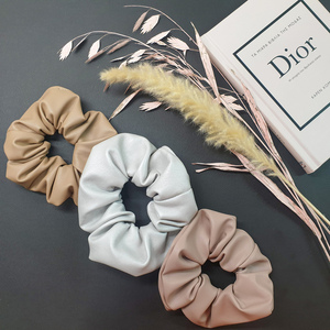 Pleather Scrunchies Set - ύφασμα, λαστιχάκια μαλλιών