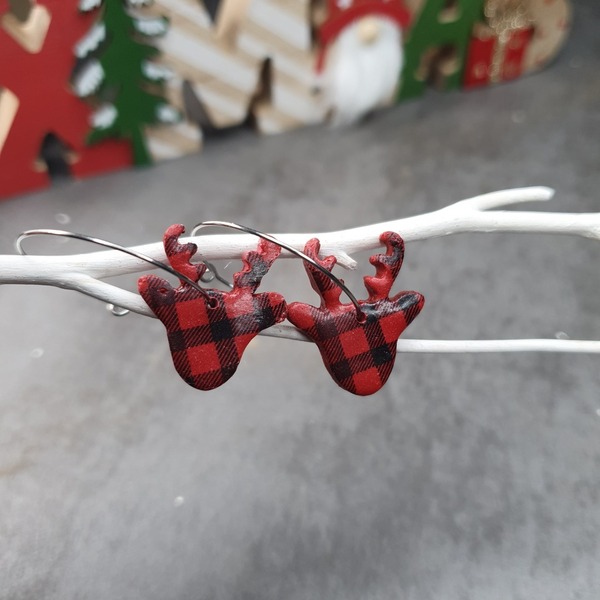 "Tartan Reindeer" I Χειροποίητα μοντέρνα κρεμαστά σκουλαρίκια από πολυμερικό πηλό - 4 cm - χρώμα κόκκινο καρό - πηλός, κρίκοι, boho - 2