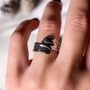Ατσάλινο δαχτυλίδι με σφυρήλατη όψη - ασημί - σφυρήλατο, minimal, ατσάλι, αυξομειούμενα - 3