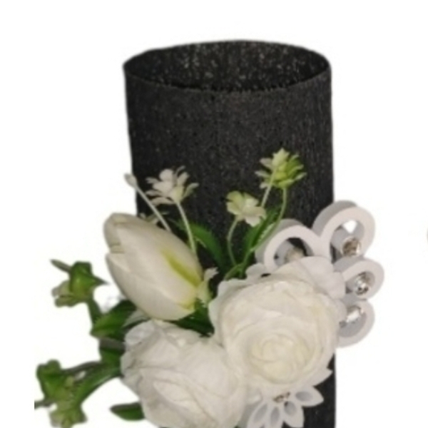 Γυαλινο κηροπήγιο σε γκρι χρώμα με λευκά λουλουδια. Ύψος 22cm. - γυαλί, ρεσώ & κηροπήγια, κεριά & κηροπήγια