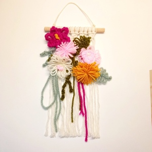 Κρεμαστό διακοσμητικό τοίχου μακραμέ πολύχρωμο 15*25 με βαμβακερό νήμα και ακρυλικά λουλούδια - μακραμέ, υφαντά, διακοσμητικό παιδικού δωματίου - 5