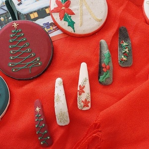 Κεντημένο κλιπς μαλλιών- Χριστουγεννιάτικο στεφάνι - στεφάνια, βελούδο, κοσμήματα - 3