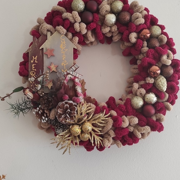 Χριστουγεννιάτικο στεφάνι 35 εκ με ξύλινα σπιτάκια - στεφάνια, σπίτι, κουκουνάρι, άγιος βασίλης, μαλλί felt - 4