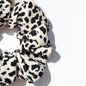 Χειροποίητο scrunchie με leopard print - ύφασμα, animal print, χειροποίητα, λαστιχάκια μαλλιών - 2