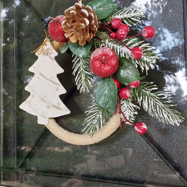 Χριστουγεννιάτικο στεφάνι 20εκ με ξύλινο δεντράκι - ξύλο, στεφάνια, διακοσμητικά, κουκουνάρι, δέντρο - 2