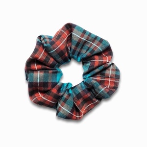 Χειροποίητο scrunchie με καρό μοτίβο - ύφασμα, χειροποίητα, λαστιχάκια μαλλιών