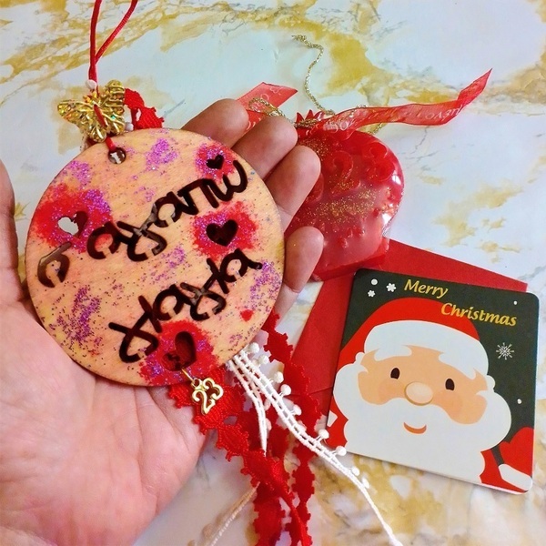 Σετ δώρου για την γιαγιά, ξύλινο γούρι και σαπούνι ρόδι 2023, με κάρτα άγιος Βασίλης. - ξύλο, γιαγιά, χριστουγεννιάτικα δώρα, σετ δώρου, μπάλες - 2