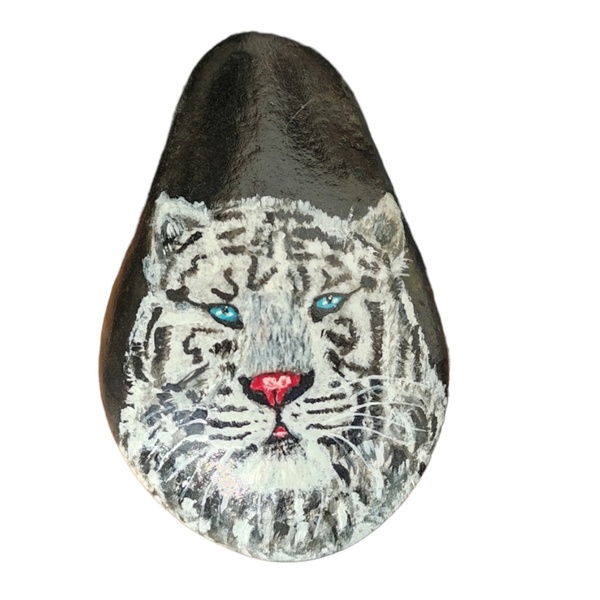 Λευκή τίγρης ζωγραφισμένη στο χέρι σε διακοσμητική πέτρα 10χ7 εκ. - ζωγραφισμένα στο χέρι, πέτρα, διακοσμητικές πέτρες, ζωάκια