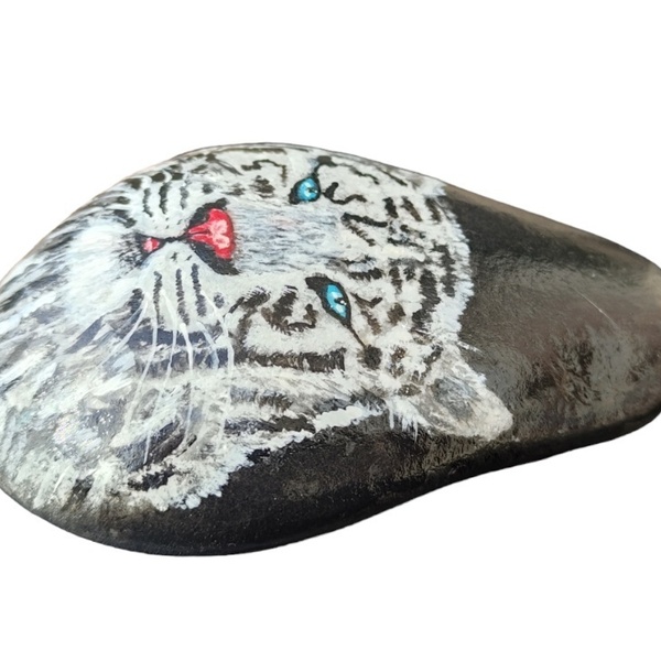 Λευκή τίγρης ζωγραφισμένη στο χέρι σε διακοσμητική πέτρα 10χ7 εκ. - ζωγραφισμένα στο χέρι, πέτρα, διακοσμητικές πέτρες, ζωάκια - 3