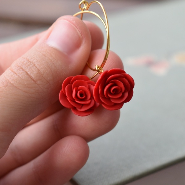 Rose Hoops | Κρίκοι με κόκκινα τριαντάφυλλα (4εκ.) (Επιχρυσωμένος Ορείχαλκος) - ορείχαλκος, πηλός, κρίκοι, λουλούδι, boho - 2