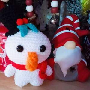 Πλεκτό κουκλάκι χιονάνθρωπος με καπέλο - χειροποίητα, λούτρινα, amigurumi - 3