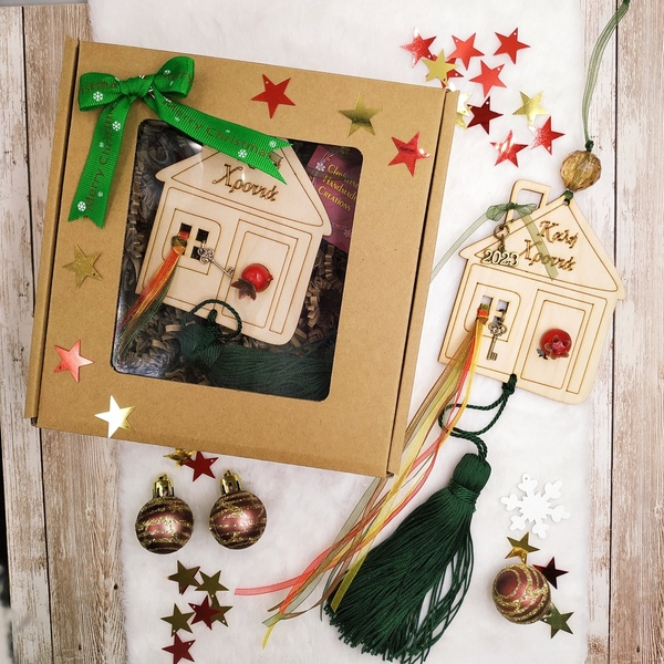 Γούρι 2023 - Ξύλινο κρεμαστό σπιτάκι με πράσινη φούντα - ξύλο, σπίτι, μέταλλο, χριστουγεννιάτικα δώρα, γούρια - 4