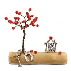 Γούρι 2023 - Δέντρο ζωής από σύρμα σε ξύλο θαλάσσης με κόκκινες χάντρες - ασημί λεπτομέρειες - ξύλο, χριστουγεννιάτικα δώρα, γούρια, δέντρο