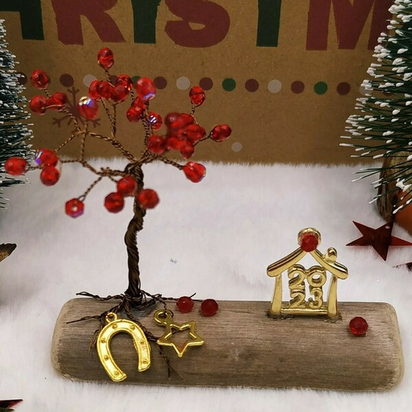 Γούρι 2023 - Δέντρο ζωής από σύρμα σε ξύλο θαλάσσης με κόκκινες χάντρες - χρυσές λεπτομέρειες - ξύλο, χριστουγεννιάτικα δώρα, γούρια, δέντρο - 2