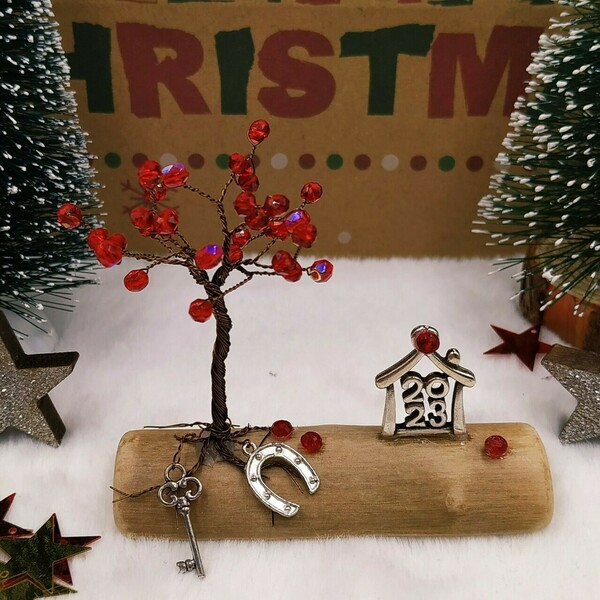 Γούρι 2023 - Δέντρο ζωής από σύρμα σε ξύλο θαλάσσης με κόκκινες χάντρες - ασημί λεπτομέρειες - ξύλο, χριστουγεννιάτικα δώρα, γούρια, δέντρο - 2