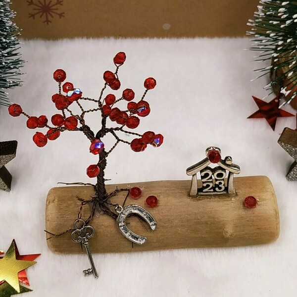 Γούρι 2023 - Δέντρο ζωής από σύρμα σε ξύλο θαλάσσης με κόκκινες χάντρες - ασημί λεπτομέρειες - ξύλο, χριστουγεννιάτικα δώρα, γούρια, δέντρο - 5