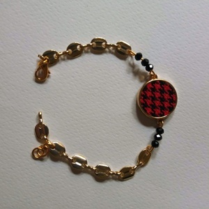 Γυναικείο βραχιόλι, με ορειχάλκινη αλυσίδα σε χρυσό χρώμα κρύσταλλα σε μαύρο και μεταλλικό στοιχείο με ύφασμα σε κόκκινο και μαύρο χειροποίητο - ύφασμα, αλυσίδες, γυαλί, χειροποίητα, χεριού - 4