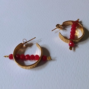 Γυναικεία σκουλαρίκια κρίκοι τρυπητά από ατσάλι σε χρυσό χρώμα και κρύσταλλα σε κόκκινο σκούρο χειροποίητα - χάντρες, καρφωτά, ατσάλι, καρφάκι - 4