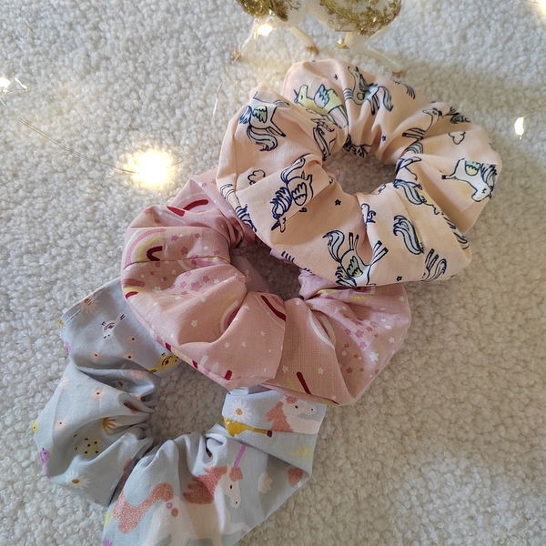 Χειροποίητο υφασμάτινο λαστιχάκι μαλλιών scrunchie κοκαλάκι σε old ροζ χρωμα με ουράνια τόξα medium size 1τμχ - χριστούγεννα, χριστουγεννιάτικα δώρα, αξεσουάρ μαλλιών - 4