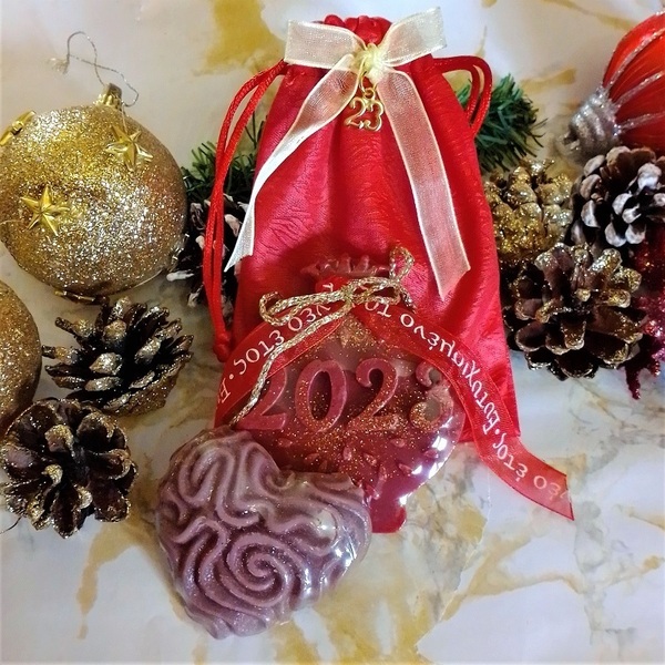 Γούρι 2023, πουγκί με δύο σαπουνάκια γλυκερίνης, κόκκινο ρόδι και σάπιο μήλο καρδιά, 14εκ. - ύφασμα, ρόδι, χριστουγεννιάτικα δώρα, γούρια, γούρι 2023 - 5