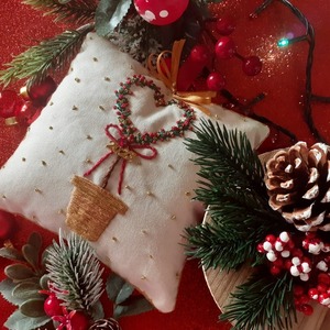 Μαξιλαράκι κεντημένο γούρι 2023 - ύφασμα, κεντητά, χριστουγεννιάτικα δώρα, μαξιλάρια, γούρια - 3