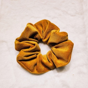 Λαστιχάκι μαλλιών (scrunchie) μουσταρδί large - ύφασμα, μαλλιά, για τα μαλλιά, λαστιχάκια μαλλιών, velvet scrunchies