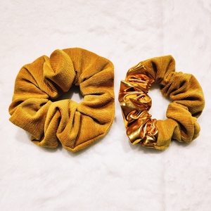 Σετ 2 λαστιχάκια μαλλιών (scrunchies) large & regular - ύφασμα, μοδάτο, για τα μαλλιά, λαστιχάκια μαλλιών, velvet scrunchies - 3