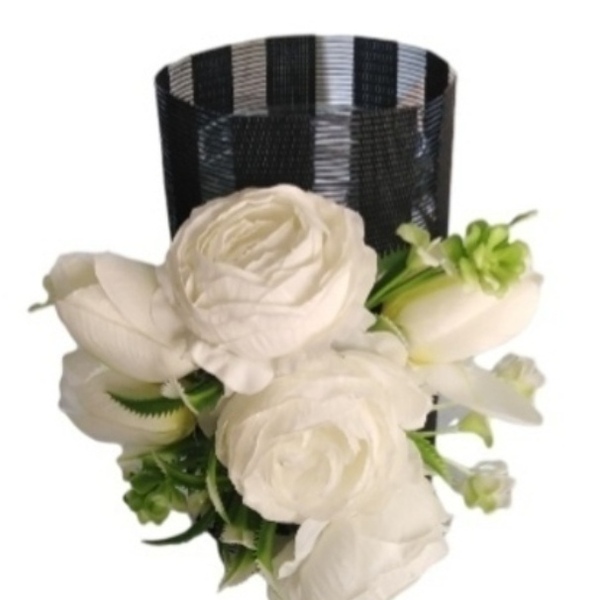 Γυάλινο κηροπήγιο σε μαύρο χρώμα με λευκά λουλουδια. Ύψος 17cm - ρεσώ & κηροπήγια, κεριά & κηροπήγια