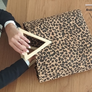 Γυναικεία χειροποίητη τσάντα. Από φελλό Leopard και ξύλινο χερούλι. Anifantou - animal print, μεγάλες, φελλός, χειρός, tote - 3