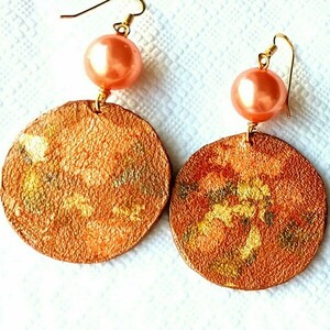 Leather earrings with pearls - δέρμα, ασήμι 925, κρεμαστά, πέρλες, μεγάλα