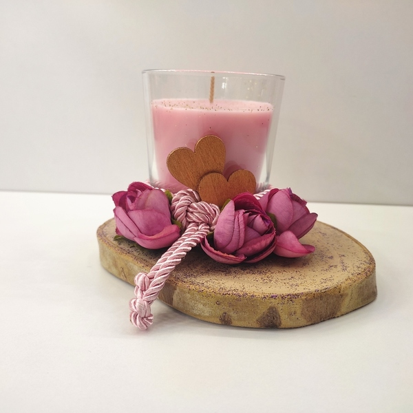 Χειροποίητη σύνθεση σε ξύλινη βάση ευκάλυπτου 11εκ χ15εκ με ρόζ κερί με άρωμα βανίλια σε γυάλινο ποτήρι - ύφασμα, ξύλο, γυαλί, κερί, αρωματικά κεριά - 3