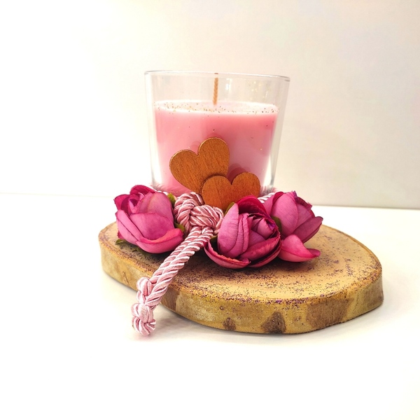 Χειροποίητη σύνθεση σε ξύλινη βάση ευκάλυπτου 11εκ χ15εκ με ρόζ κερί με άρωμα βανίλια σε γυάλινο ποτήρι - ύφασμα, ξύλο, γυαλί, κερί, αρωματικά κεριά - 4