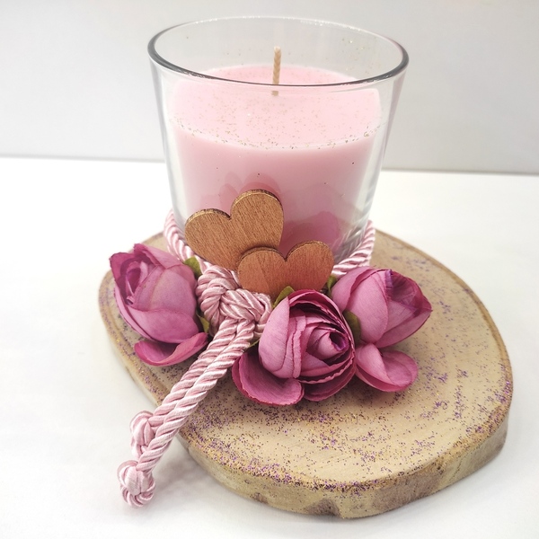 Χειροποίητη σύνθεση σε ξύλινη βάση ευκάλυπτου 11εκ χ15εκ με ρόζ κερί με άρωμα βανίλια σε γυάλινο ποτήρι - ύφασμα, ξύλο, γυαλί, κερί, αρωματικά κεριά - 5