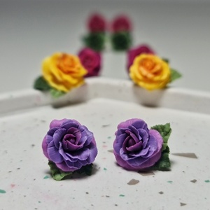 Χειροποίητα καρφωτά μικρά σκουλαρίκια τριαντάφυλλα απο πολυμερικό πηλό και ατσάλινο καρφάκι | stud λουλούδια floral ανοιξιάτικο μοναδικό μπλε κόκκινο λευκό ροζ κιτρινο - πηλός, λουλούδι, καρφωτά, boho, φθηνά - 4