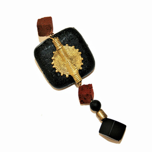 Καρφίτσα μπρούτζινη-ινδική χάντρα, τετράγωνη επιφάνεια λάβα-μαύρη, κόκκινοι κύβοι - ημιπολύτιμες πέτρες, ethnic, μπρούντζος