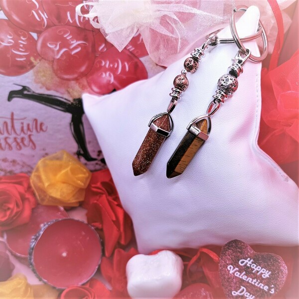Σετ μπρελόκ με Χρυσόλιθο και Μάτι Τίγρης εκκρεμές 3εκ σε κουτί με σε κουτί με δώρο σαπουνάκια, κεράκια, τριανταφυλλάκια (20*20*6 cm) -Gift box5 Happy Valentine’s Day - ημιπολύτιμες πέτρες, μέταλλο, ατσάλι, σετ δώρου, μπρελοκ κλειδιών - 2